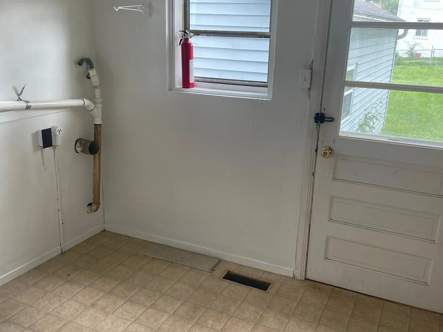 331 23rd St W — Photo 4