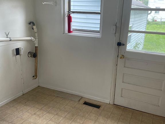 4th image of 331 23rd St W