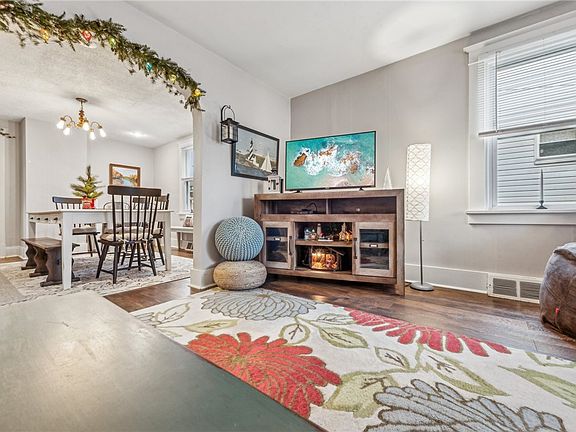 3rd image of 415 Welker St