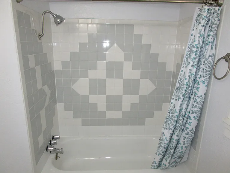611 S Flood Ave — Photo 13