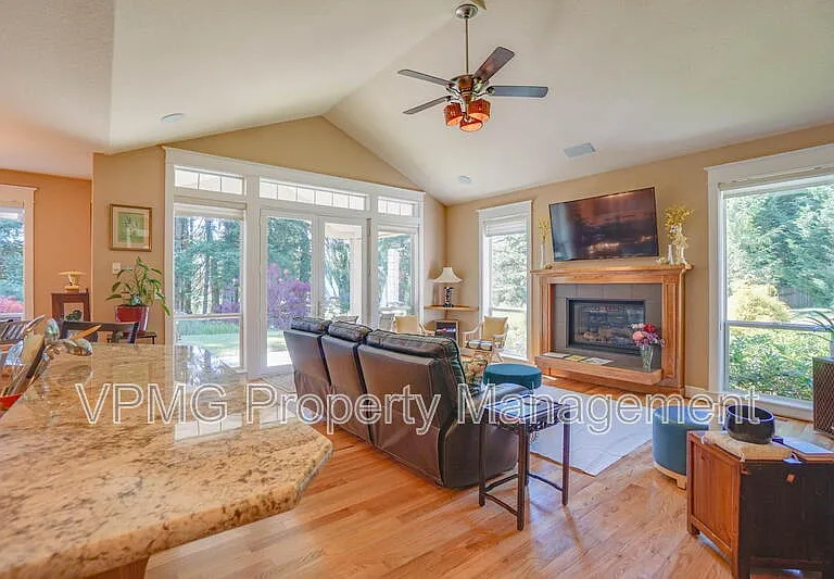 23517 NE 68th St — Photo 23