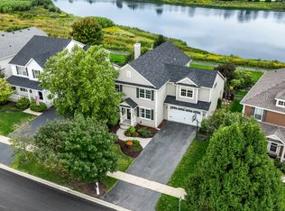 243 Bluegrass Pkwy, Oswego, IL 60543