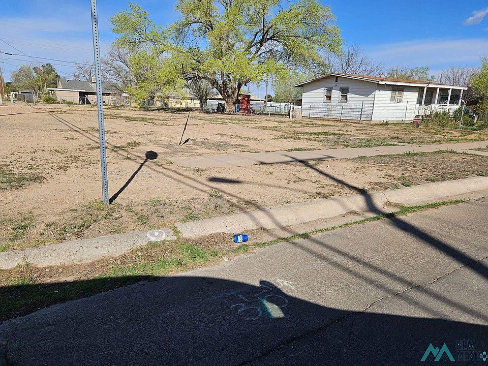 2nd image of 418 S Cedar Ave