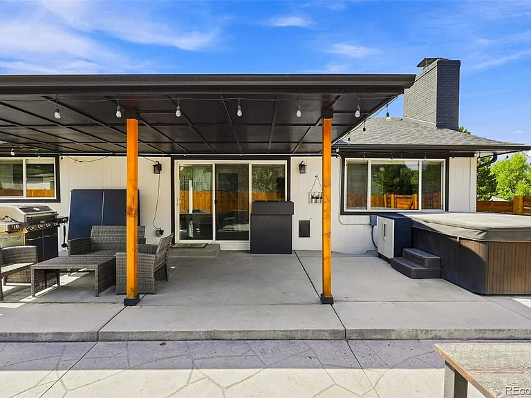2320 S Holly Pl — Photo 36