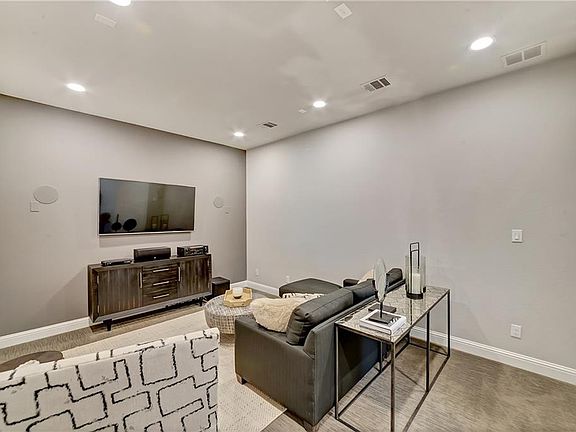 5th image of 2831 Clarendon Ct