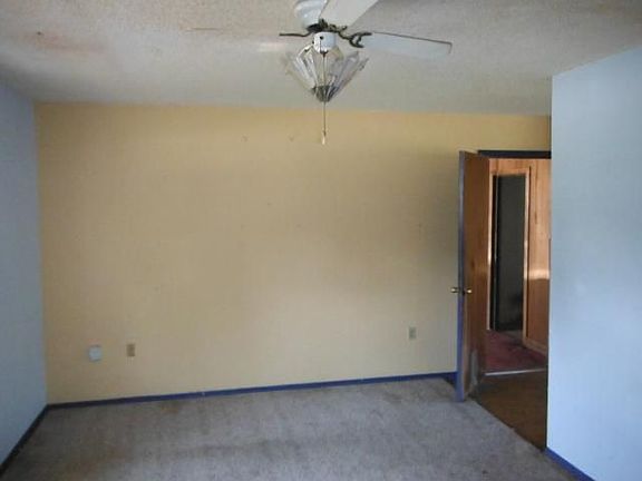 4th image of 915 April Hills Blvd