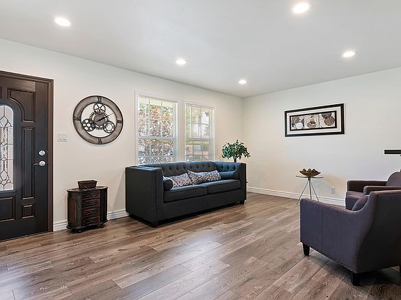 4th image of 17018 Bassett St