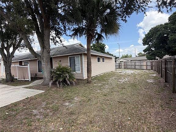 3rd image of 2803 Waxy Willow Ln