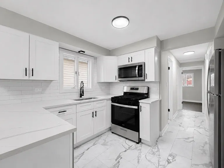 11623 S Aberdeen St — Photo 3