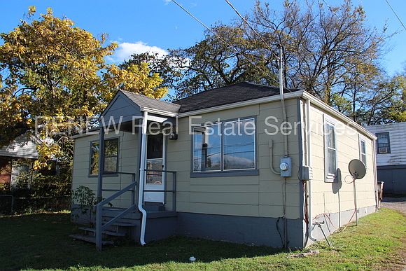 1st image of 430 E Trinity Ln