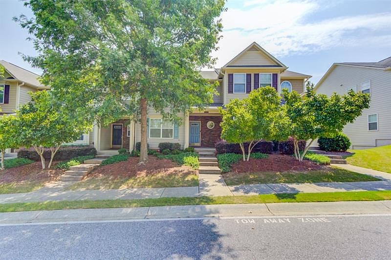 1st image of 2465 Suwanee Pointe Dr