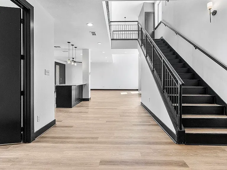 1212 Centennial Trl — Photo 6