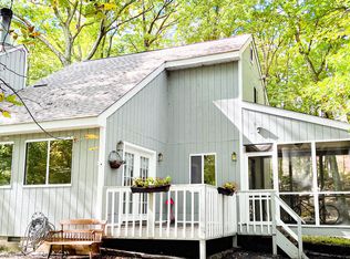 250 Whippoorwill Dr, Bushkill, PA 18324