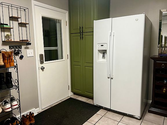 3rd image of 3628 Vineyard Ave NE