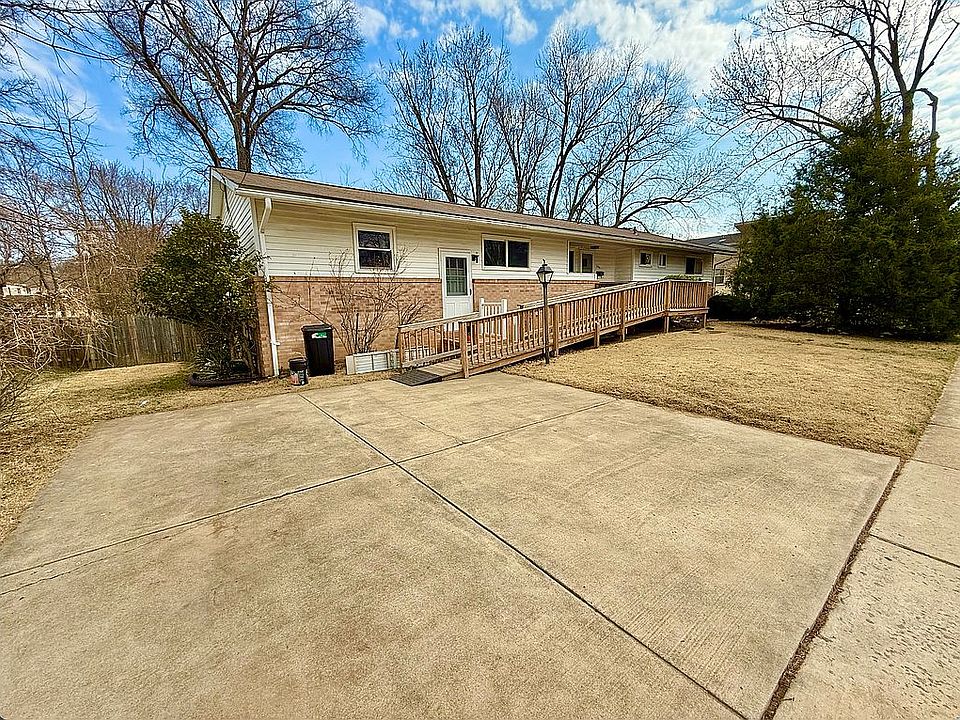 2nd image of 406 Branch Rd SE
