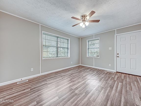 5th image of 407 Richmond Ave