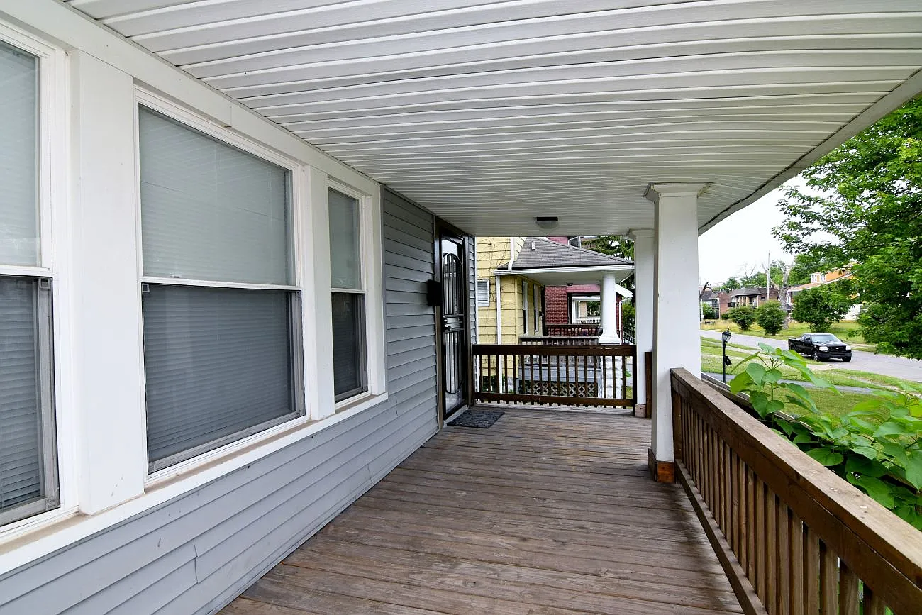 3 bed, 1304 sqft, $1,400 — Photo 2