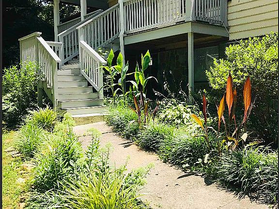 Front walkway & Deck