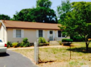 114 N Evergreen Dr, Selden, NY 11784
