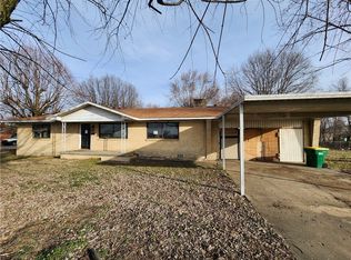 1100 W Huntsville Ave, Springdale, AR 72764