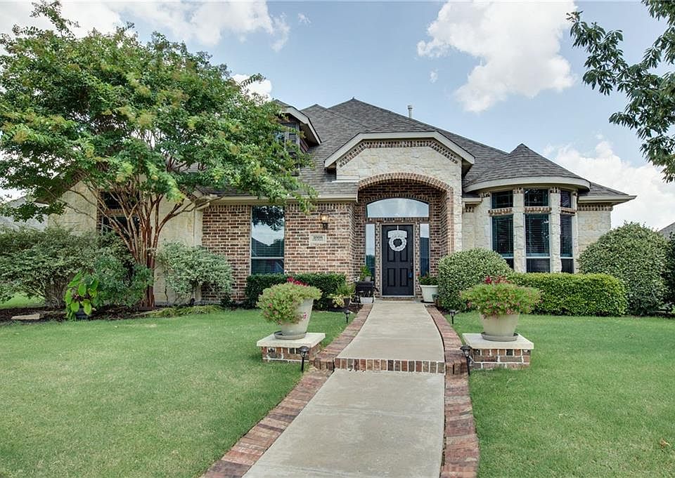 1st image of 1008 Colonial Dr