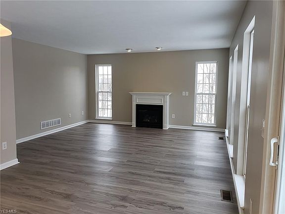 3rd image of 6394 Forest Ridge Dr