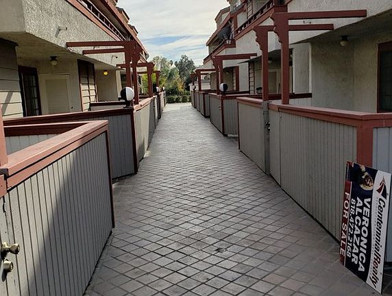4th image of 15946 Vanowen St Unit 107