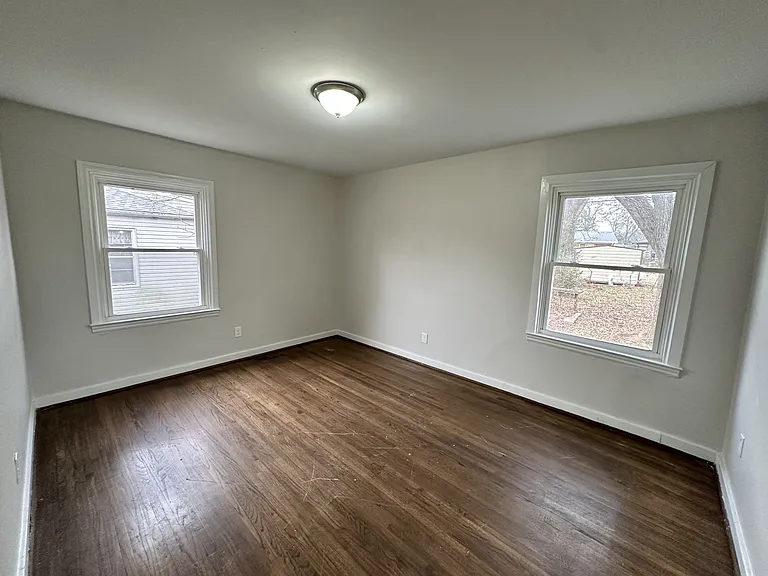 5820 Court Q — Photo 4