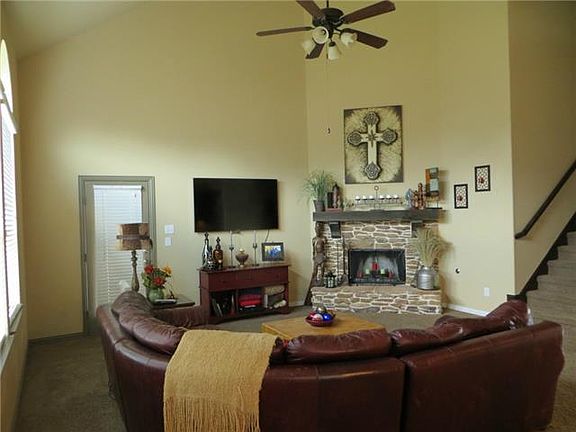 4th image of 509 Eagle Glen Ln