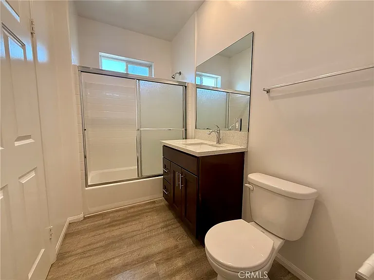 6624 Balboa Blvd #4 — Photo 4