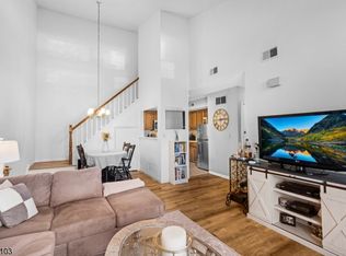 36 Ray Ct, Bedminster, NJ 07921