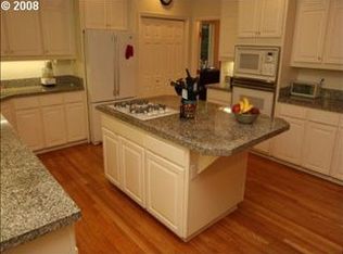 3114 SW Cascade Dr, Portland, OR 97205