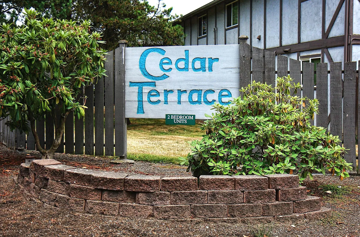Building Photo - Cedar Terrace