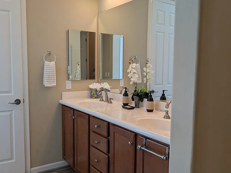 Primary bath dual vanity sinks