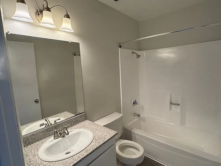 1236 Devonshire Ln — Photo 29