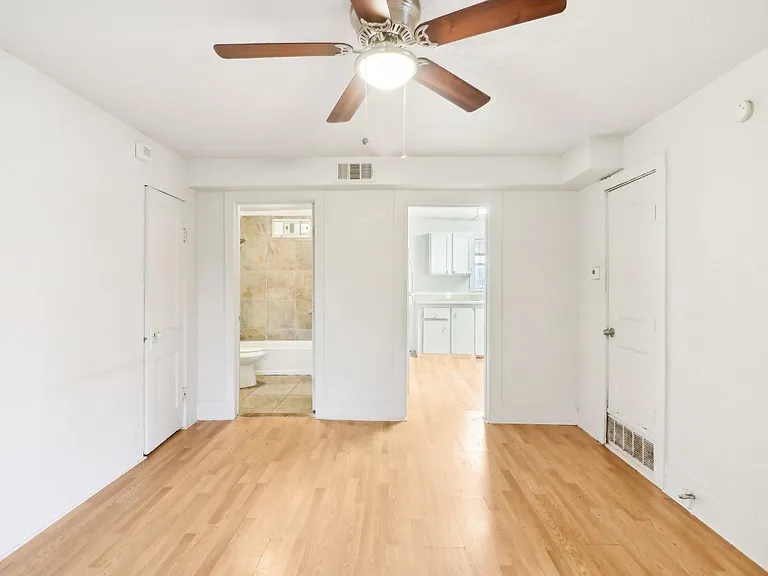 1906 Grainger St #1910 — Photo 8