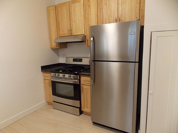4th image of 2852 Mission St APT 02
