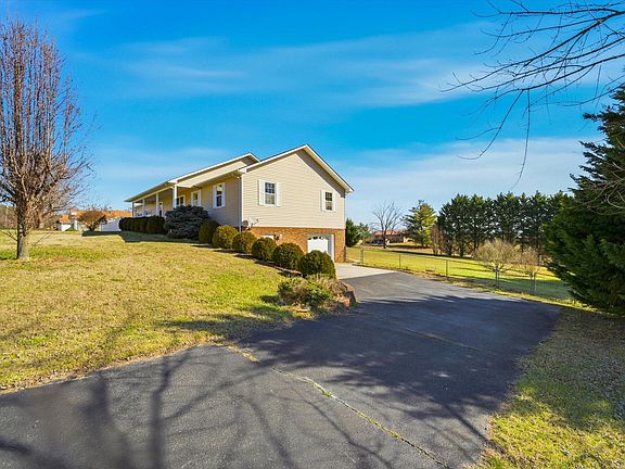 2nd image of 612 Briarwood Dr