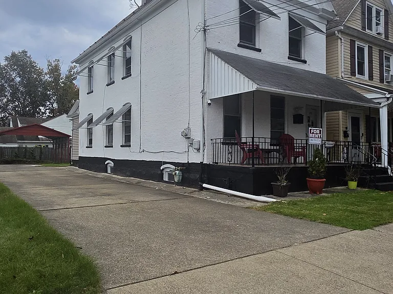 372 W Academy St — Photo 1