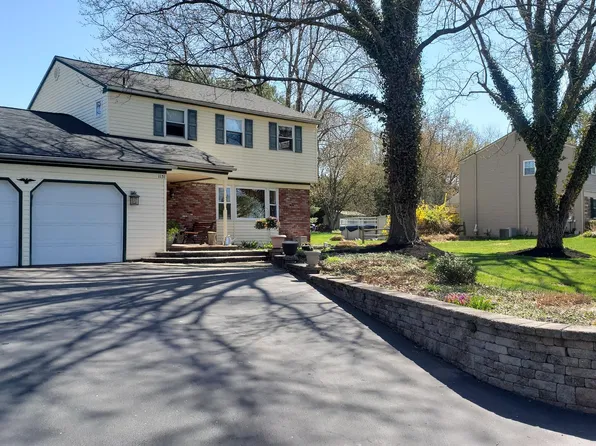 1151 Hunter Hill Dr, Lansdale, PA 19446