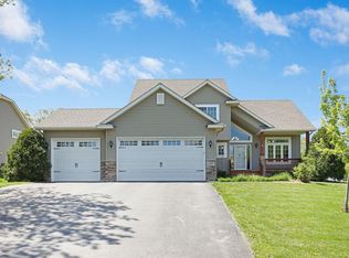 7231 Taylor Dr, Savage, MN 55378
