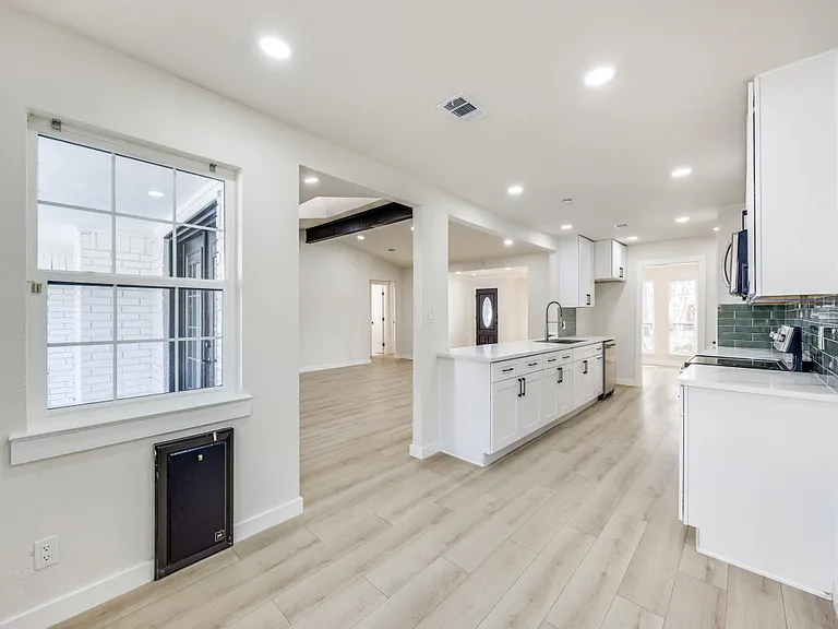 2409 Regal Rd — Photo 8
