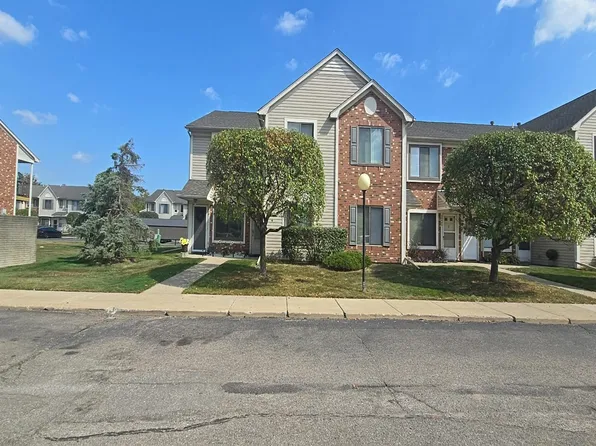 30577 Hidden Pines Ln #61, Roseville, MI 48066