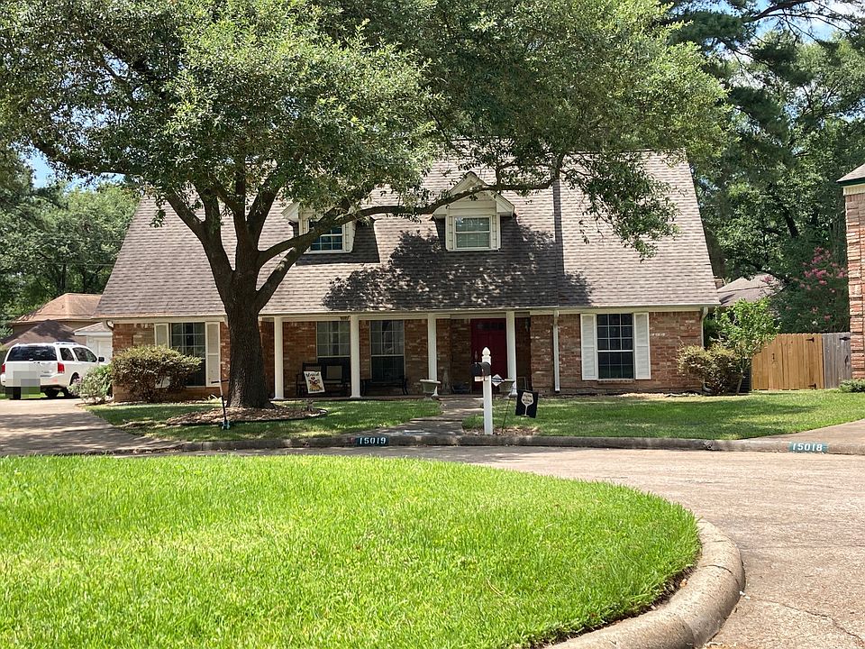 1st image of 15019 Oak Bluff Ct