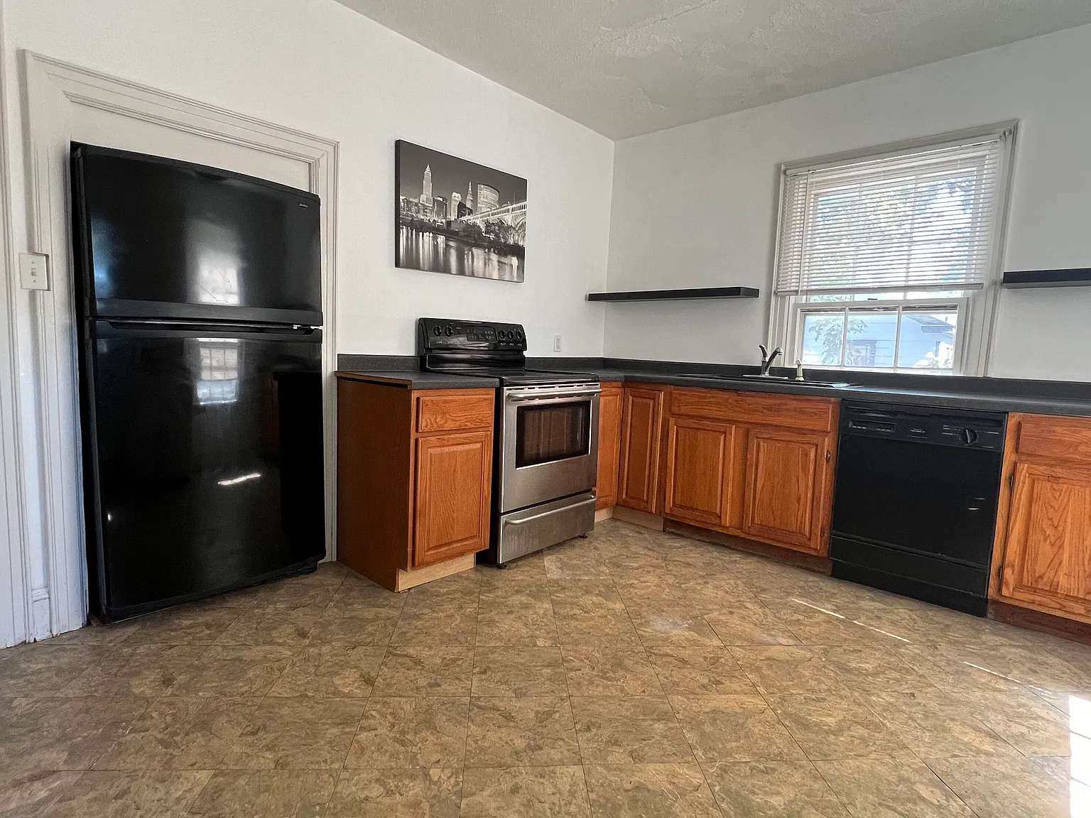 3 bed, 1300 sqft, $1,800 — Photo 3