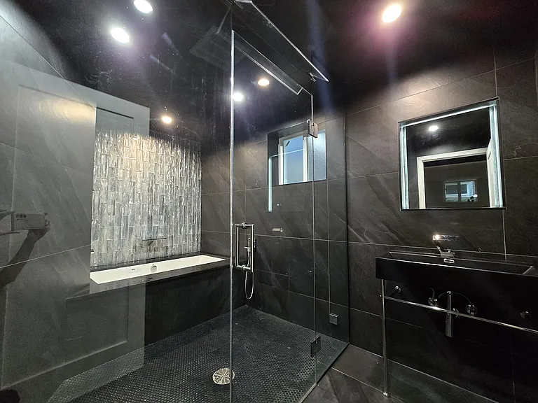 4231 N Marmora Ave — Photo 16