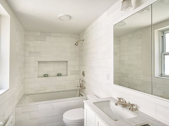 5th image of 170 E 77th St APT 8G
