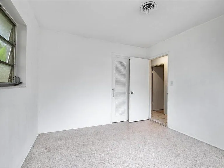 4430 NE 16th Ter — Photo 3
