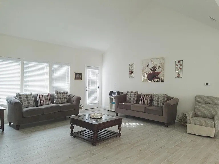 12 Cindy Ct — Photo 27