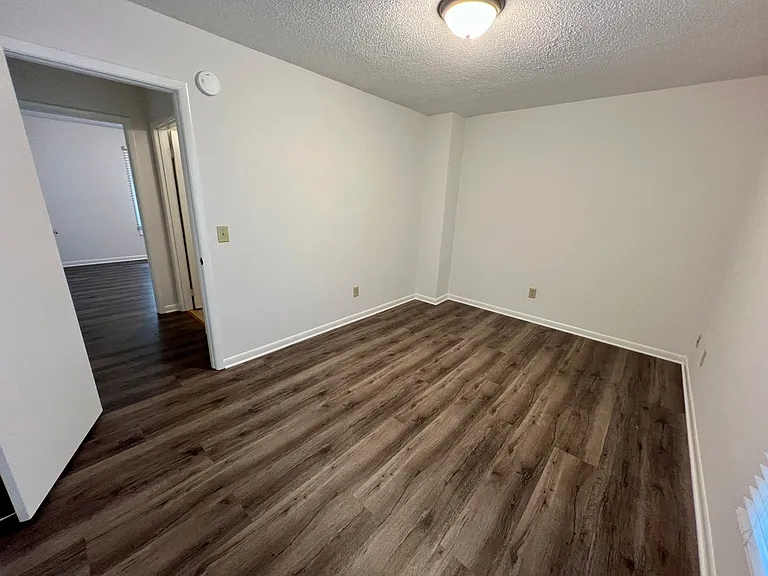 602 Picadilly Sq — Photo 11